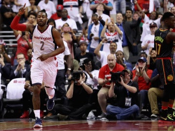 John Wall celebra una canasta ante los Hawks John Wall celebra una canasta ante los Hawks