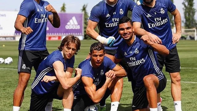 Cristiano, con Modric, Casemiro, Mariano, Carvajal y Yáñez