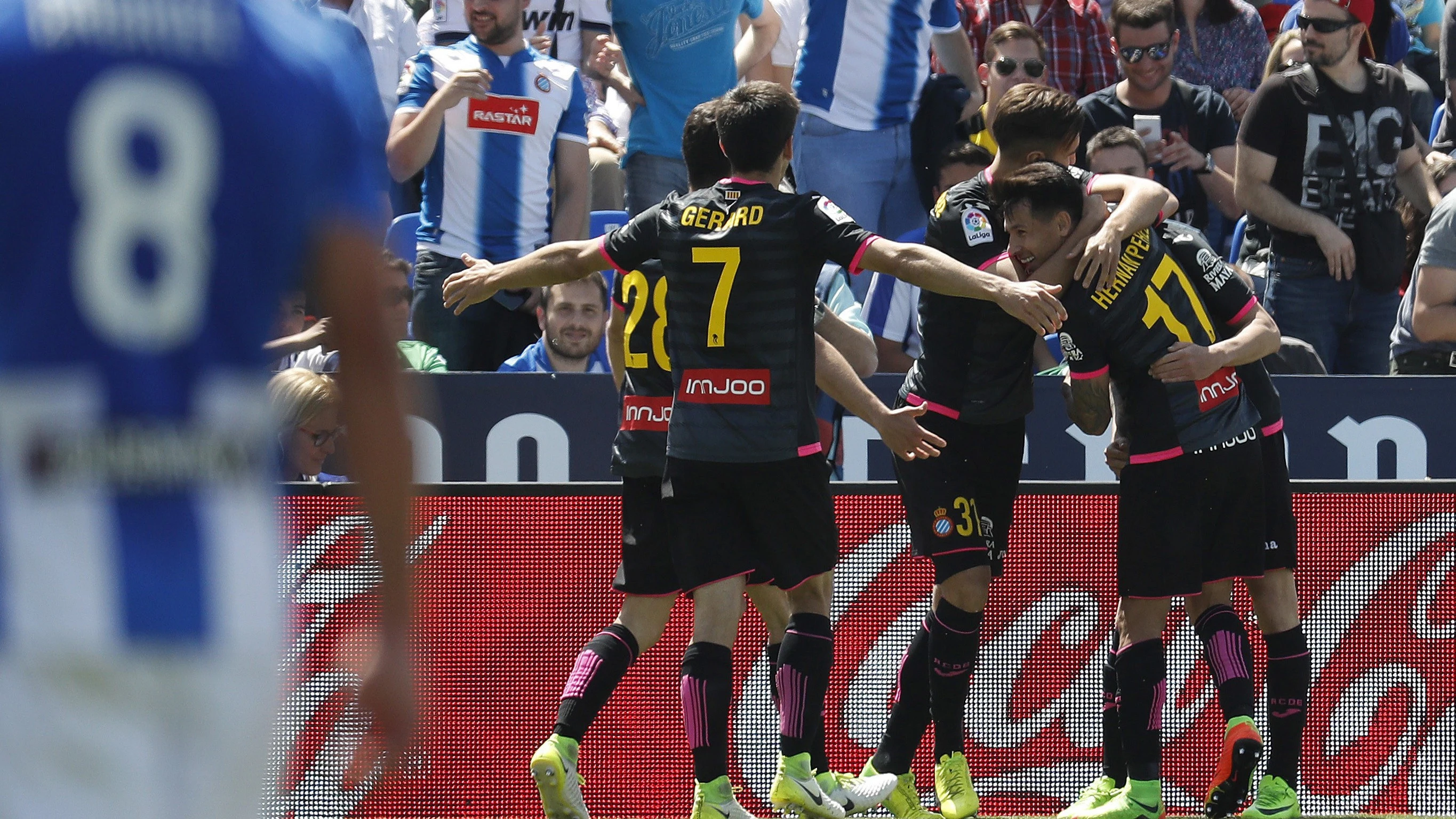 Los jugadores del Espanyol celebran el gol de Baptistao en Butarque