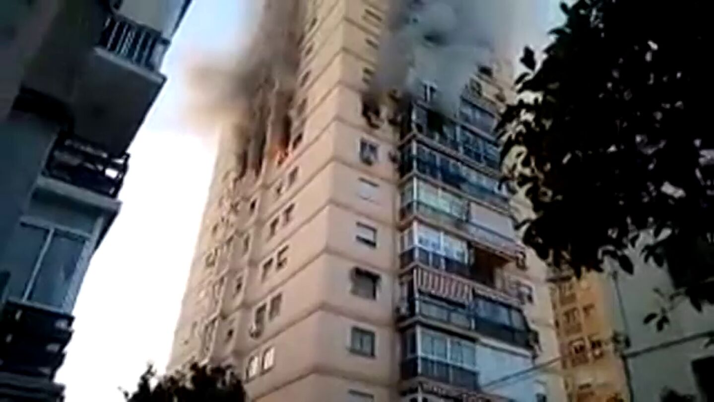 Incendio en un edificio del barrio de Ciudad Jard&iacute;n en M&aacute;laga