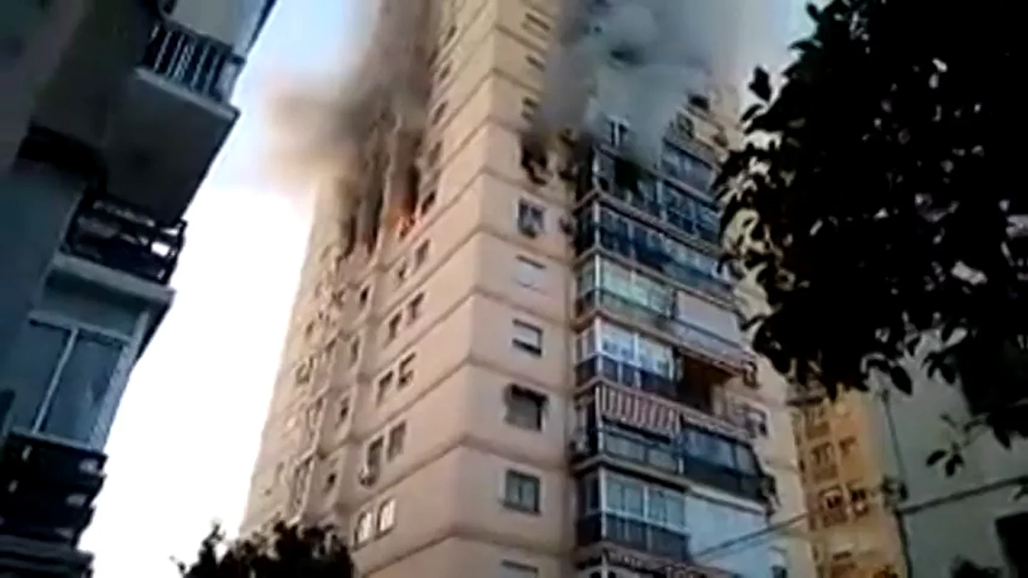 Incendio en un edificio del barrio de Ciudad Jardín en Málaga Incendio en un edificio del barrio de Ciudad Jardín en Málaga