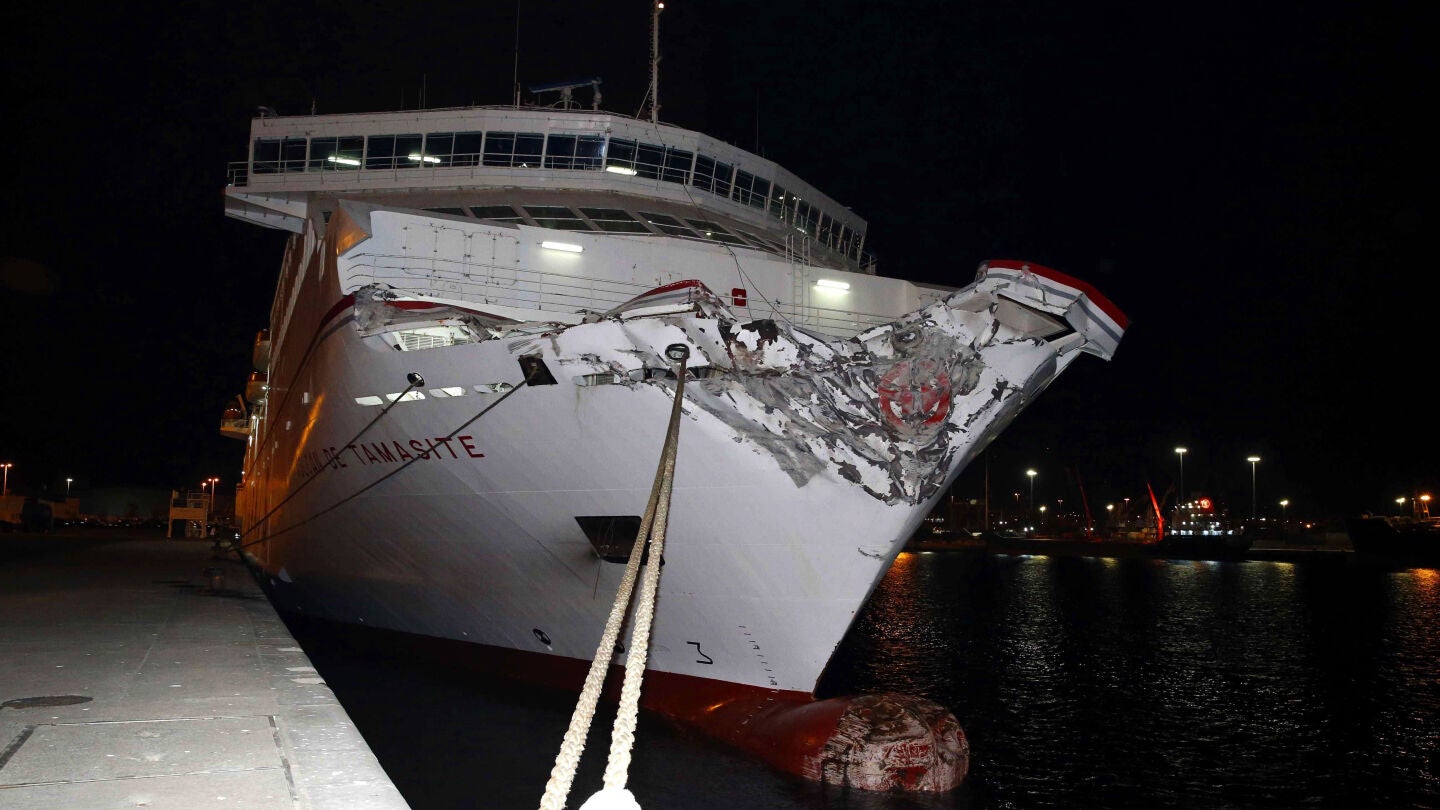 Aspecto de la proa del ferry que se estrell&oacute; de frente contra la escollera del muelle Nelson Mandela de Las Palmas de Gran Canaria