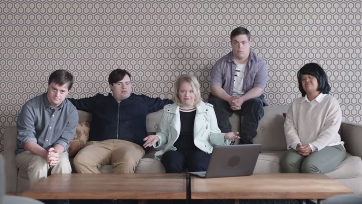 Los j&oacute;venes protagonistas del v&iacute;deo 