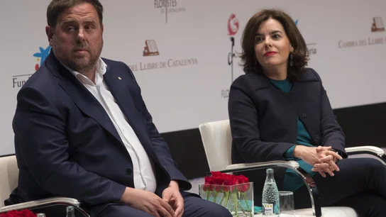 La vicepresidenta del Gobierno y el vicepresidente de la Generalitat de Cataluña durante el acto La vicepresidenta del Gobierno y el vicepresidente de la Generalitat de Cataluña durante el acto