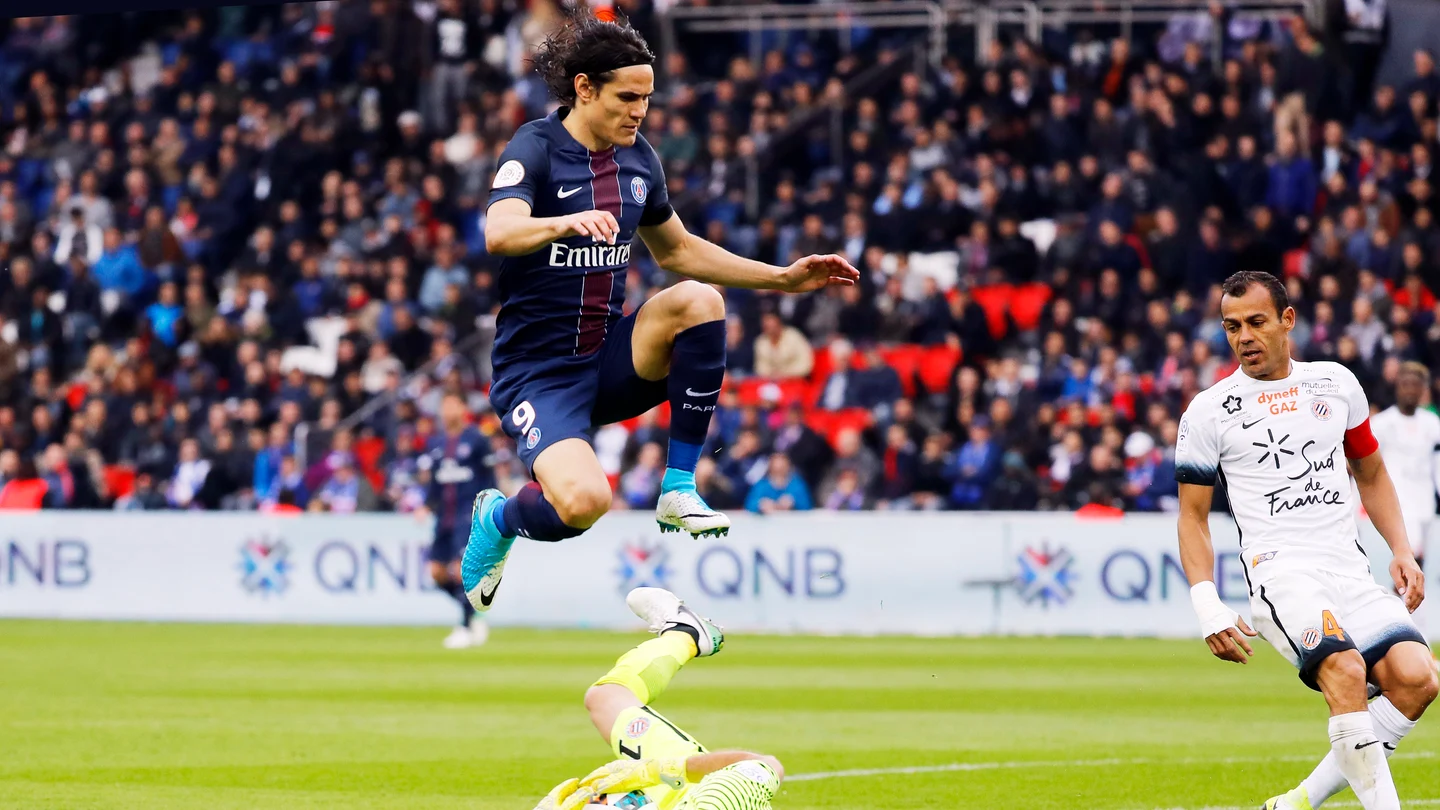 Cavani durante un partido con el PSG Cavani durante un partido con el PSG