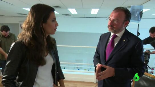 Ana Pastor y Luis Videgaray antes de comenzar la entrevista