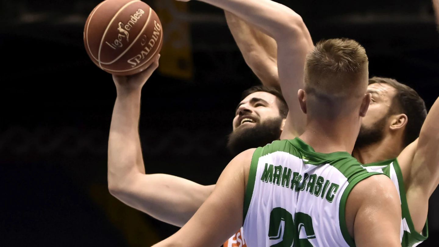 Dubjevic, ante el Betis Dubjevic, ante el Betis