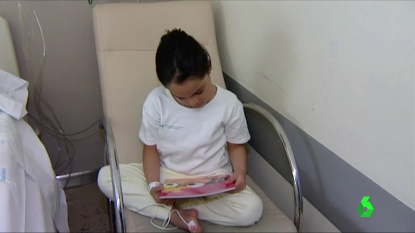 Frame 15.938694 de: Un libro y una piruleta en forma de flor, la sorpresa de la Fundación Atresmedia para sacar una sonrisa a niños hospitalizados Frame 15.938694 de: Un libro y una piruleta en forma de flor, la sorpresa de la Fundación Atresmedia para sacar una sonrisa a niños hospitalizados