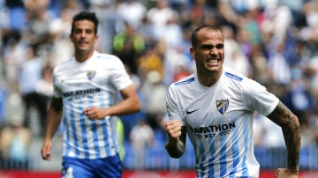 Sandro celebra un gol con el Málaga