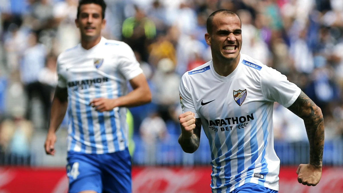 Sandro celebra un gol con el Málaga