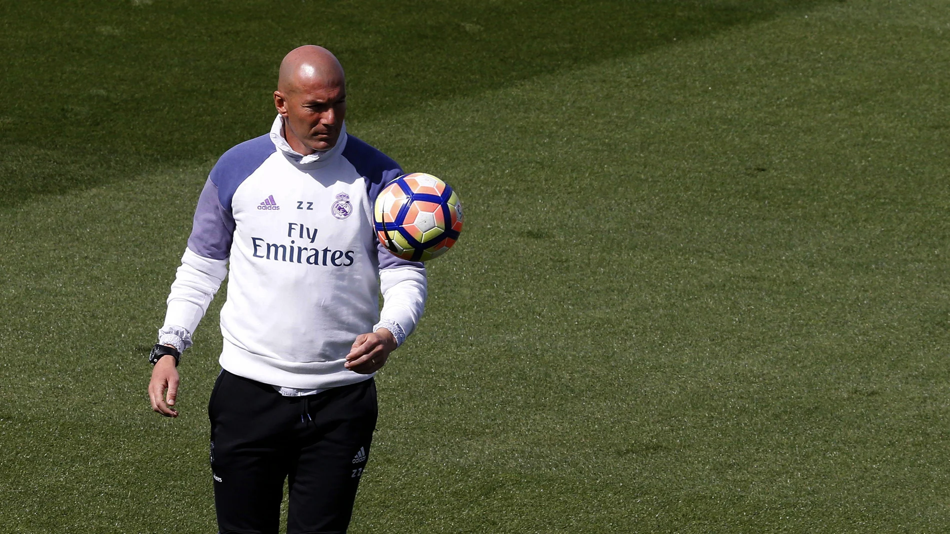 Zidane, durante el entrenamiento del Real Madrid previo al Clásico