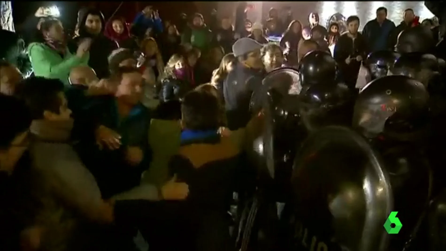 Enfrentamientos entre la Policía y los manifestantes contra la expresidenta Cristina Fernández de Kirchner