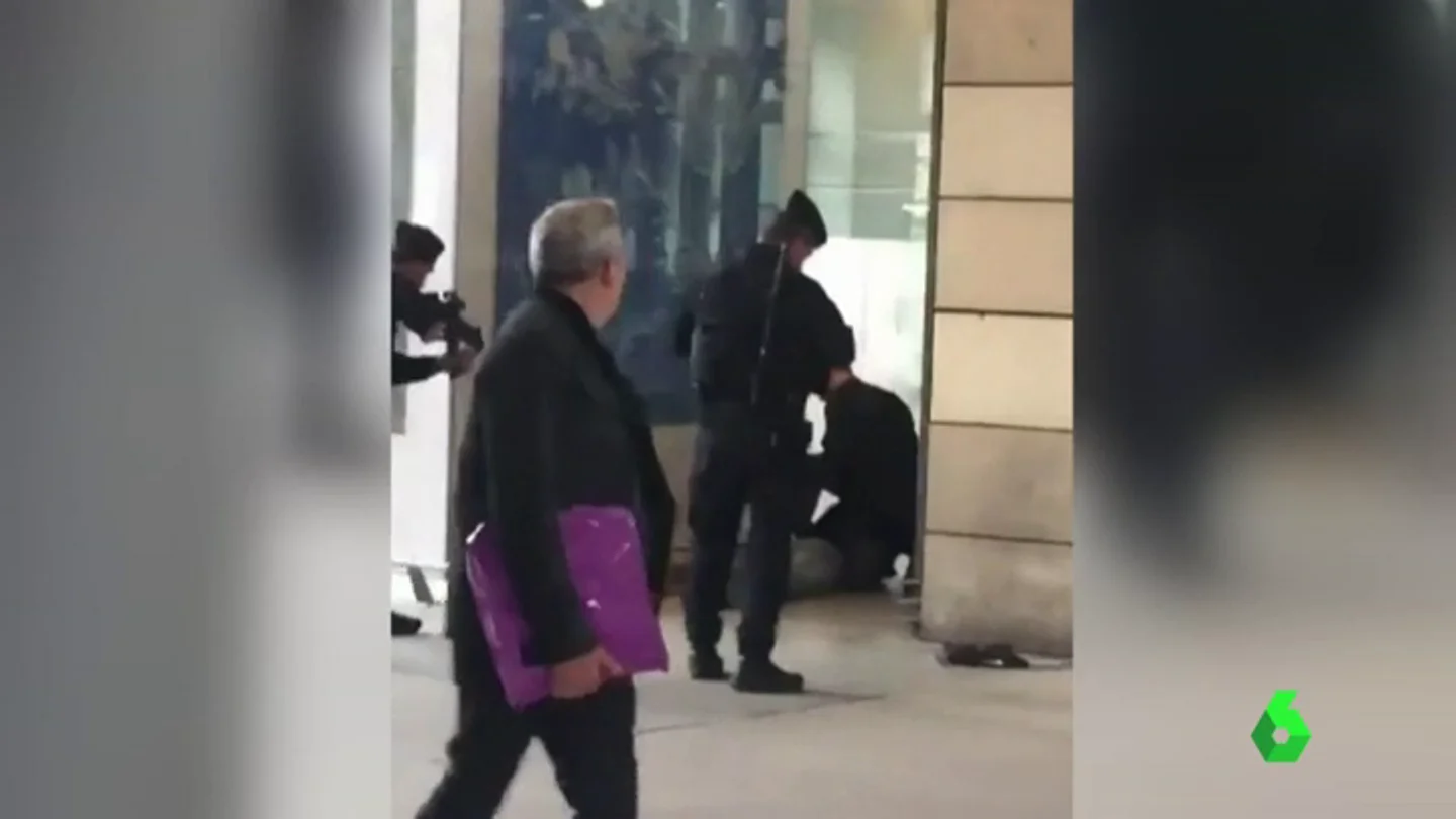 Detenido un hombre en la estación de tren parisina de Gare Du Nord por pasearse con un cuchillo Detenido un hombre en la estación de tren parisina de Gare Du Nord por pasearse con un cuchillo