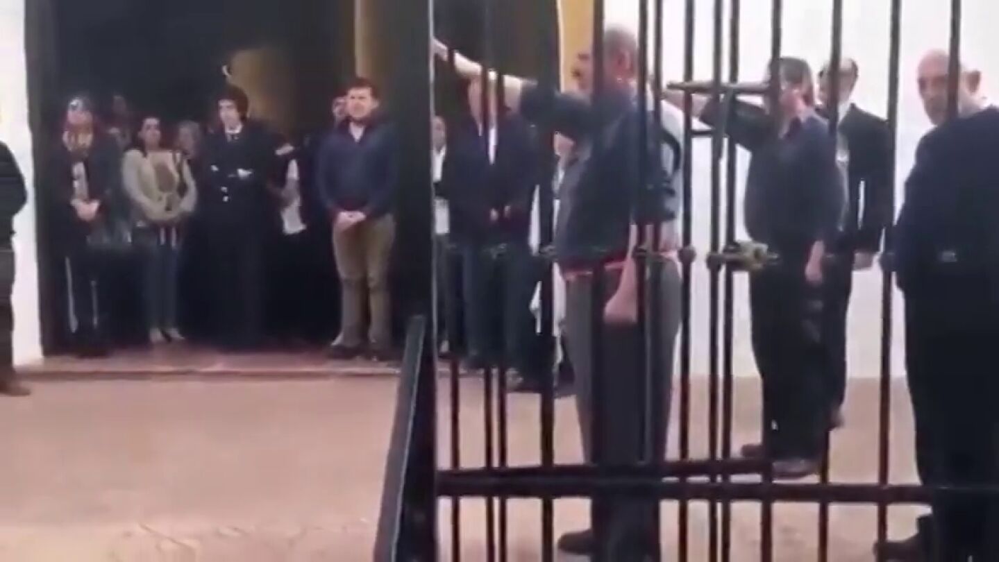 Cantan el 'Cara al sol' en el funeral por el exministro franquista Utrera Molina frente a Ruiz-Gallard&oacute;n
