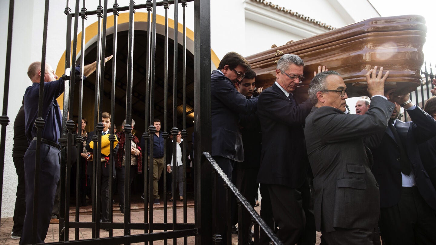 Alberto Ruiz-Gallard&oacute;n en el funeral de Jos&eacute; Utrera Molina