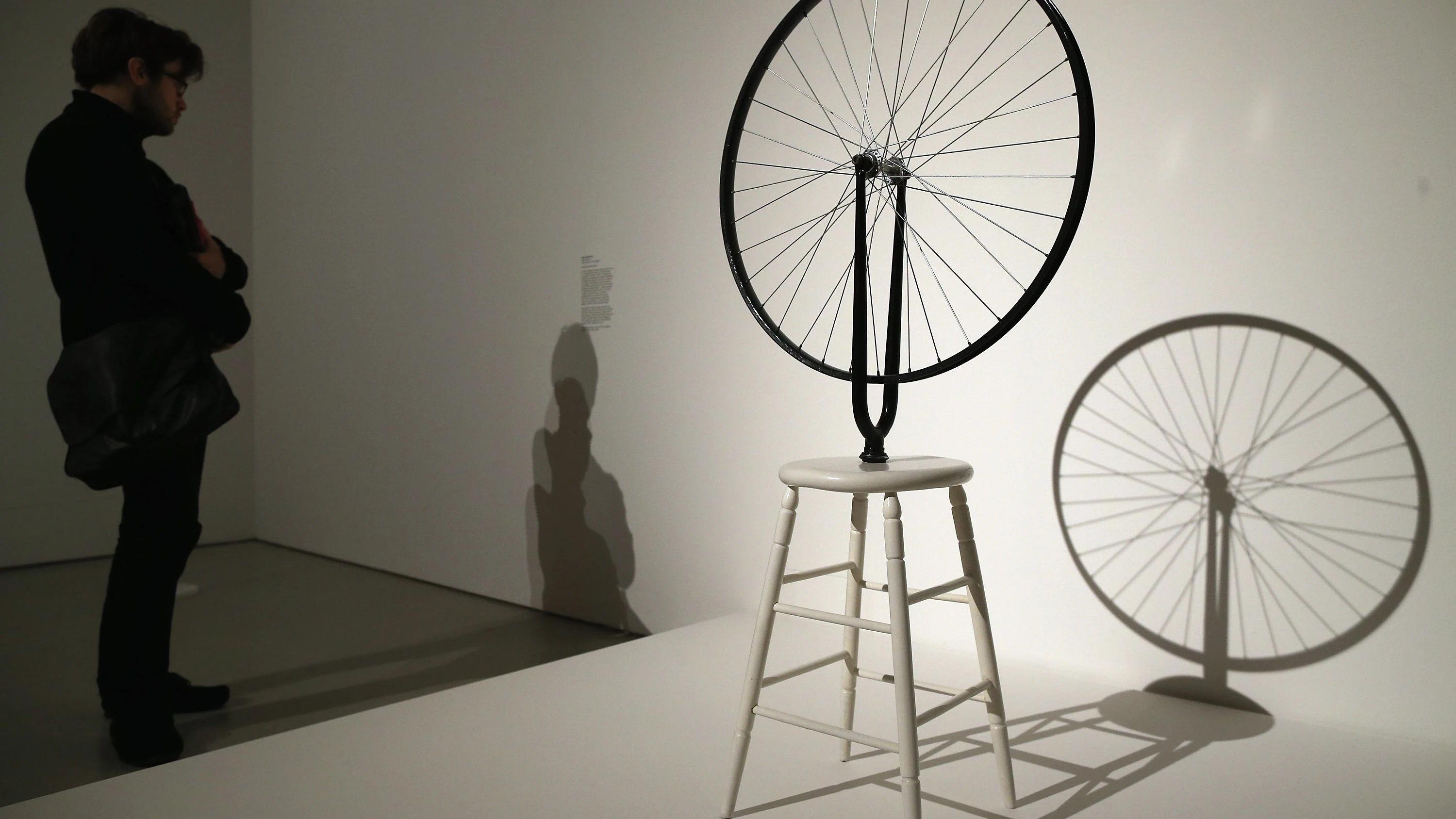 Muestra de una rueda en una exposición Muestra de una rueda en una exposición