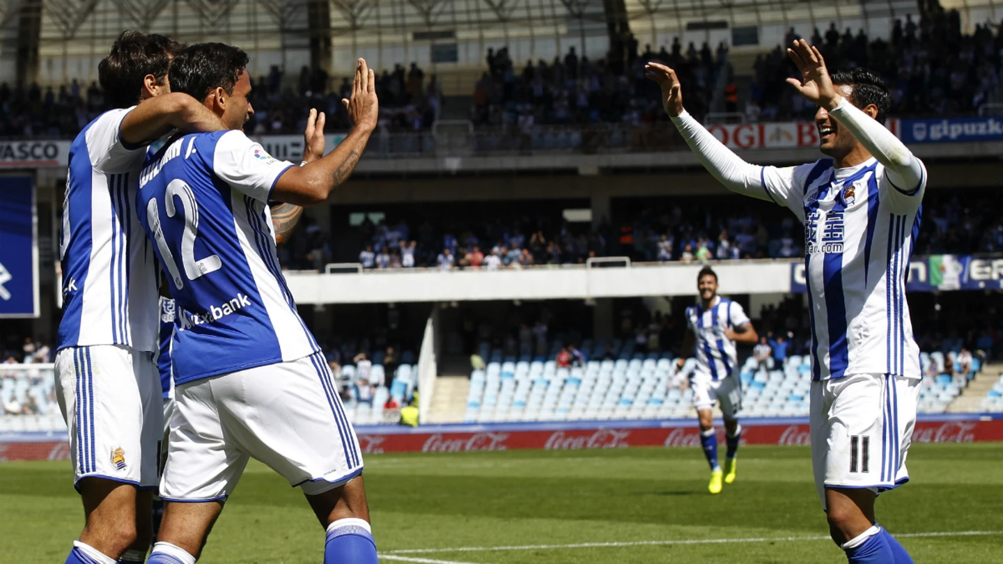 Los jugadores de la Real Sociedad celebran un gol Los jugadores de la Real Sociedad celebran un gol