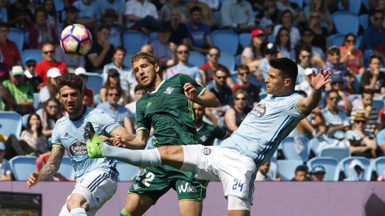 Brasanac y Roncaglia, durante el Celta - Betis Brasanac y Roncaglia, durante el Celta - Betis