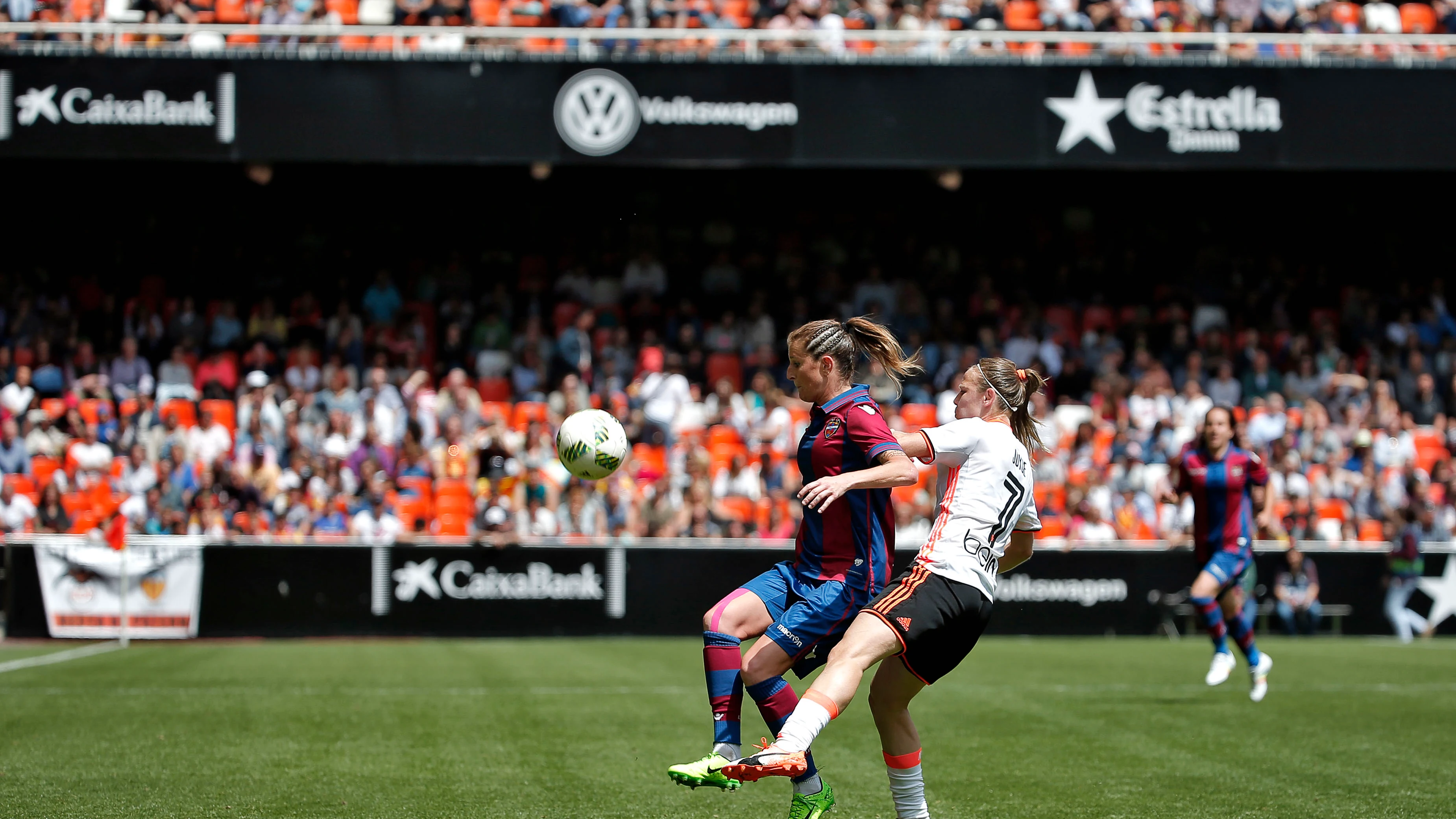 Encuentro entre el Valencia y Levante femenino