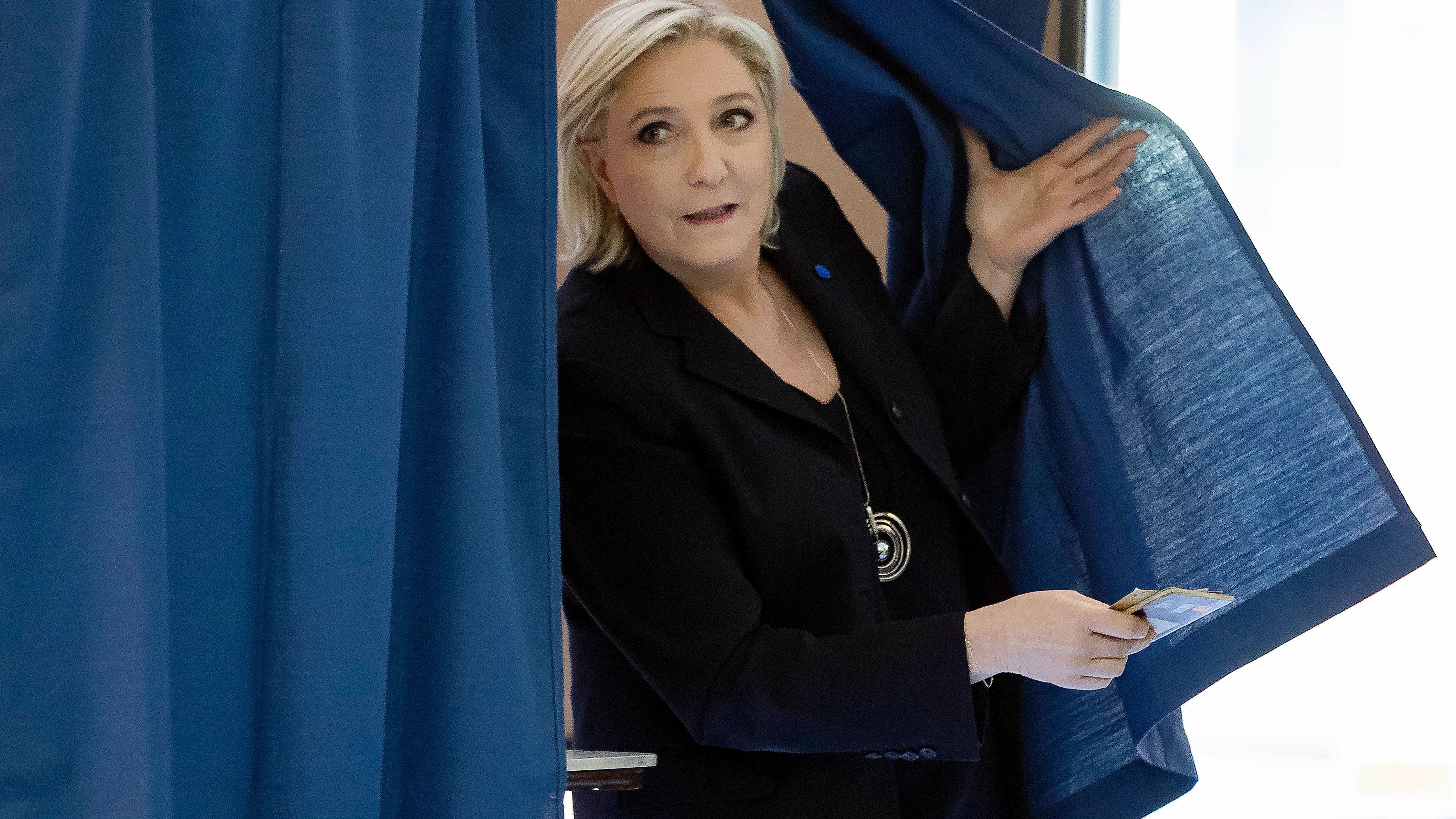 Marine Le Pen vota en su feudo de Hénin-Beaumont, en el norte de Francia