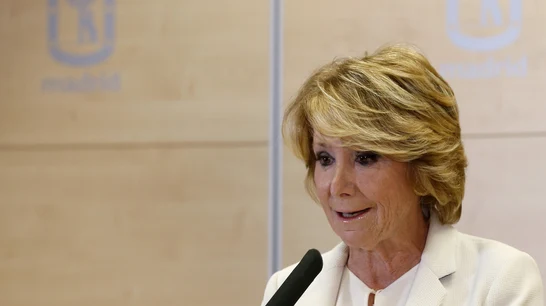 Esperanza Aguirre anunciando su dimisión (Archivo)