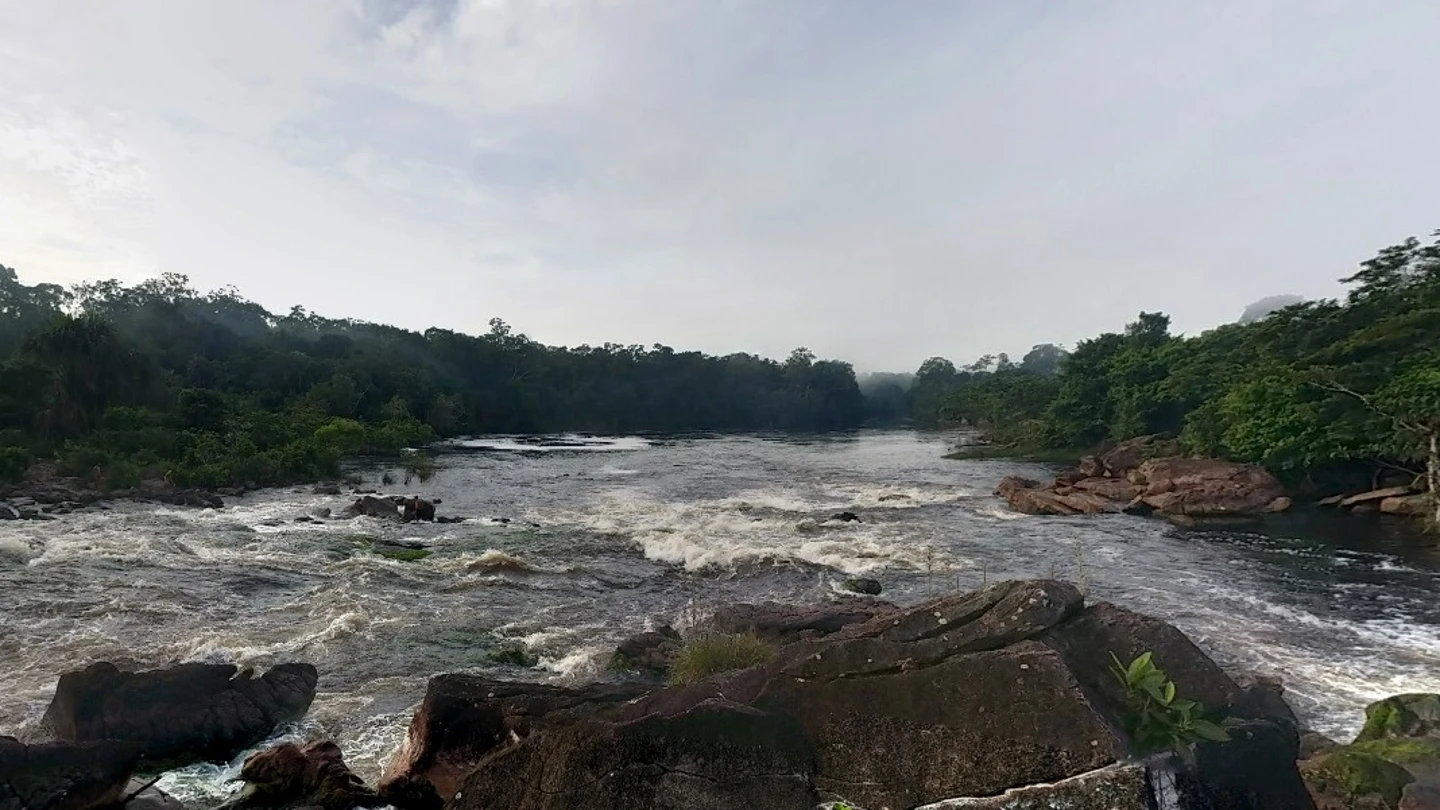 Río Jirijirimo, Vaupés una comunidad que está ubicada al sureste de Colombia Sanos y salvos