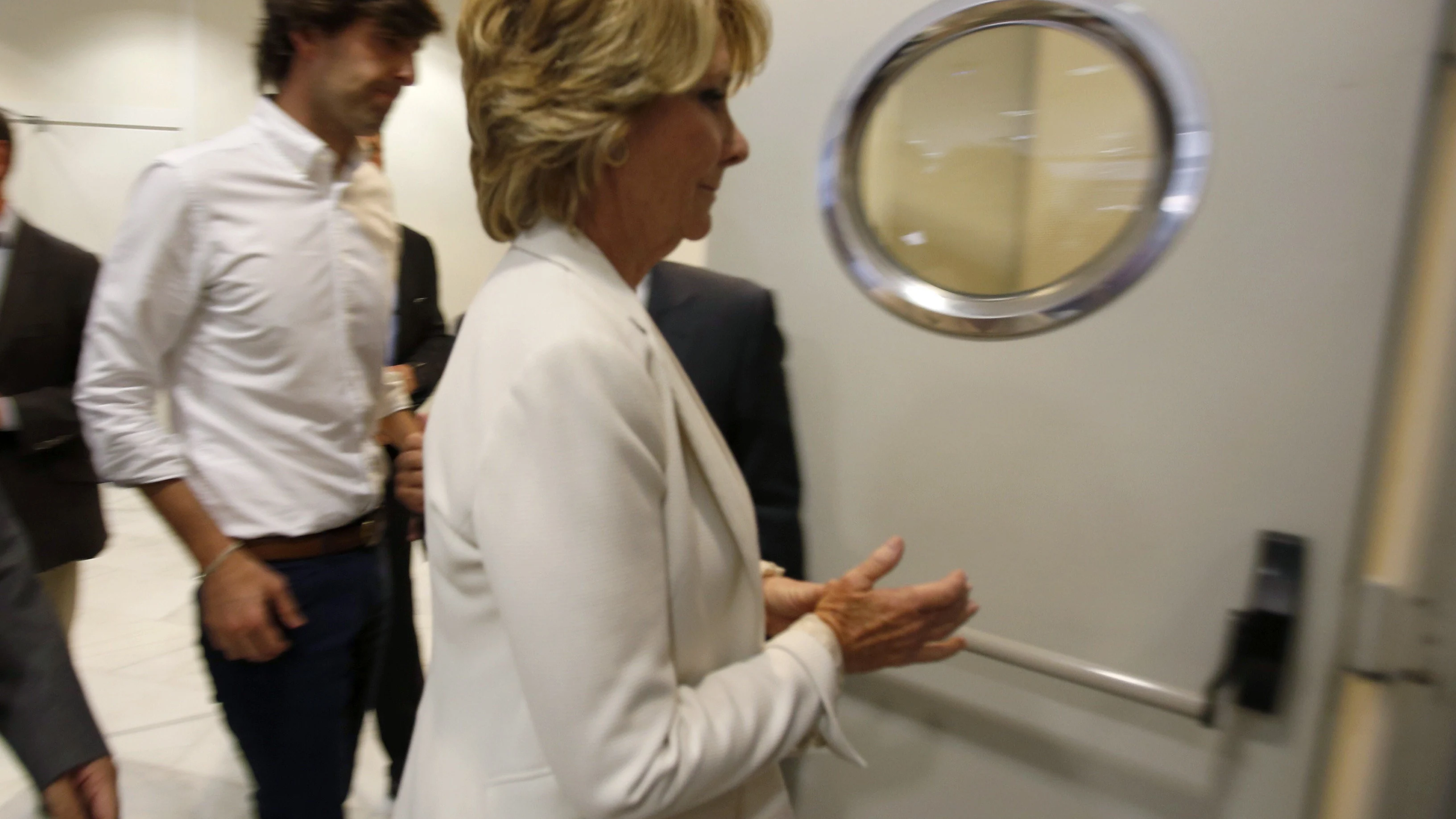 Esperanza Aguirre, tras finalizar su declaración pública anunciando su dimisión