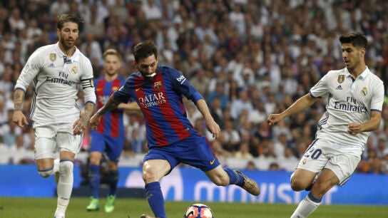 Leo Messi disparando a puerta
