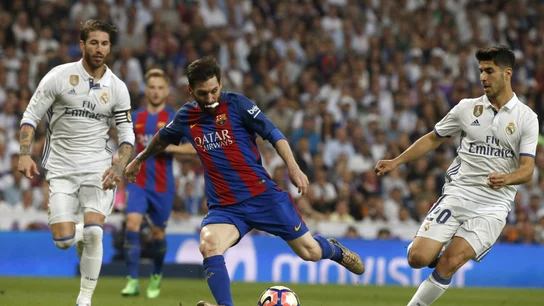 Leo Messi disparando a puerta Leo Messi disparando a puerta