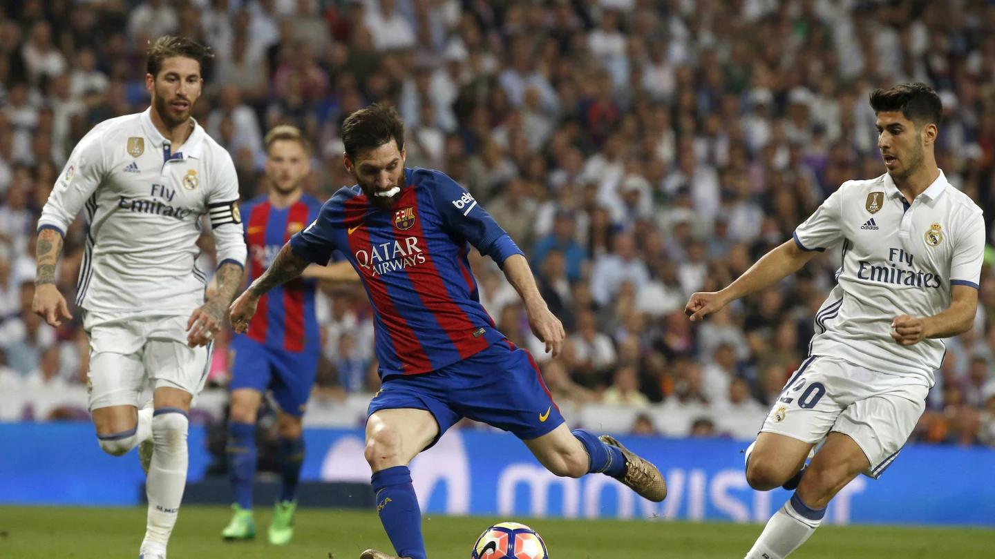 Leo Messi disparando a puerta Leo Messi disparando a puerta