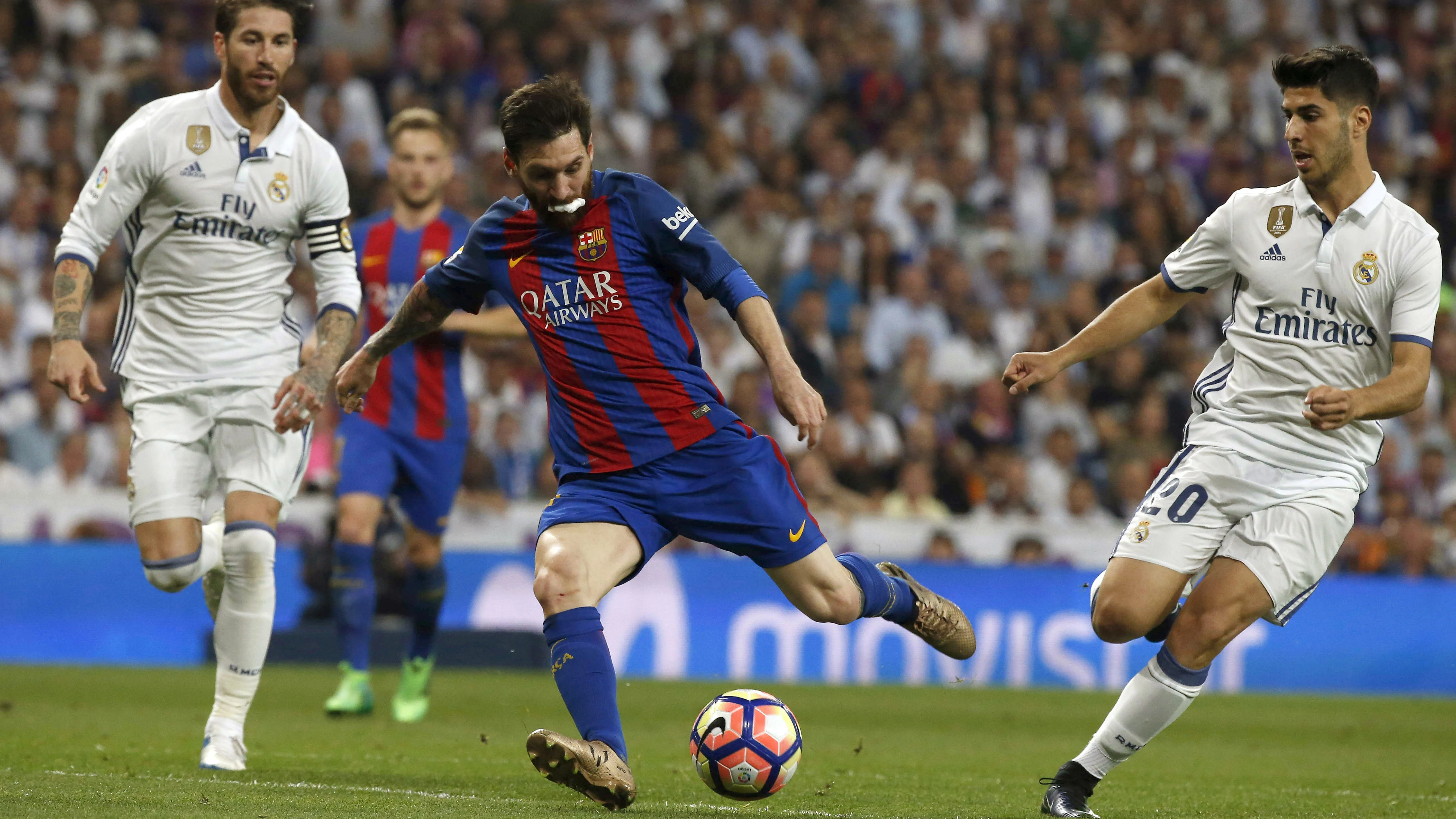Leo Messi disparando a puerta Leo Messi disparando a puerta