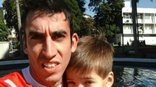 Fernando Sierra posando con Felipe Romero