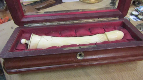 Consolador tallado en marfil Consolador tallado en marfil