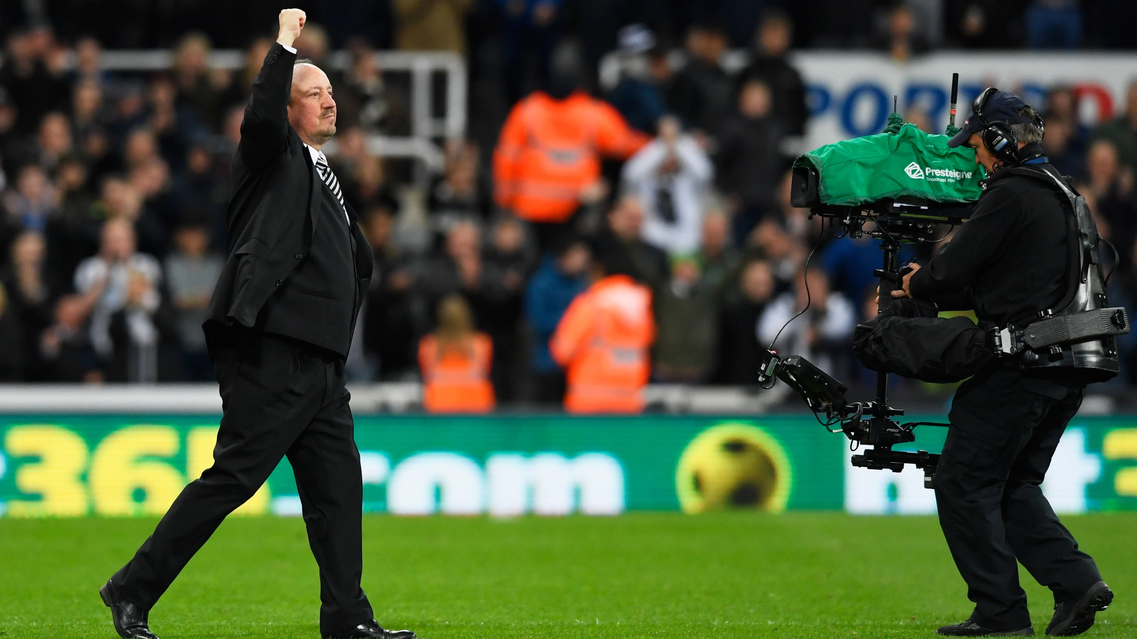 Rafa Ben&iacute;tez celebrando la victoria