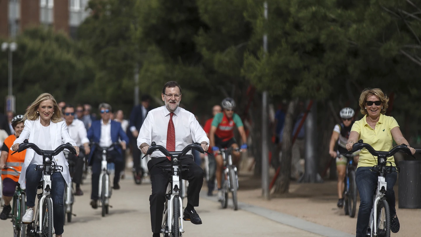 Cristina Cifuentes, Mariano Rajoy y Esperanza Aguirre en bicicleta Cristina Cifuentes, Mariano Rajoy y Esperanza Aguirre en bicicleta