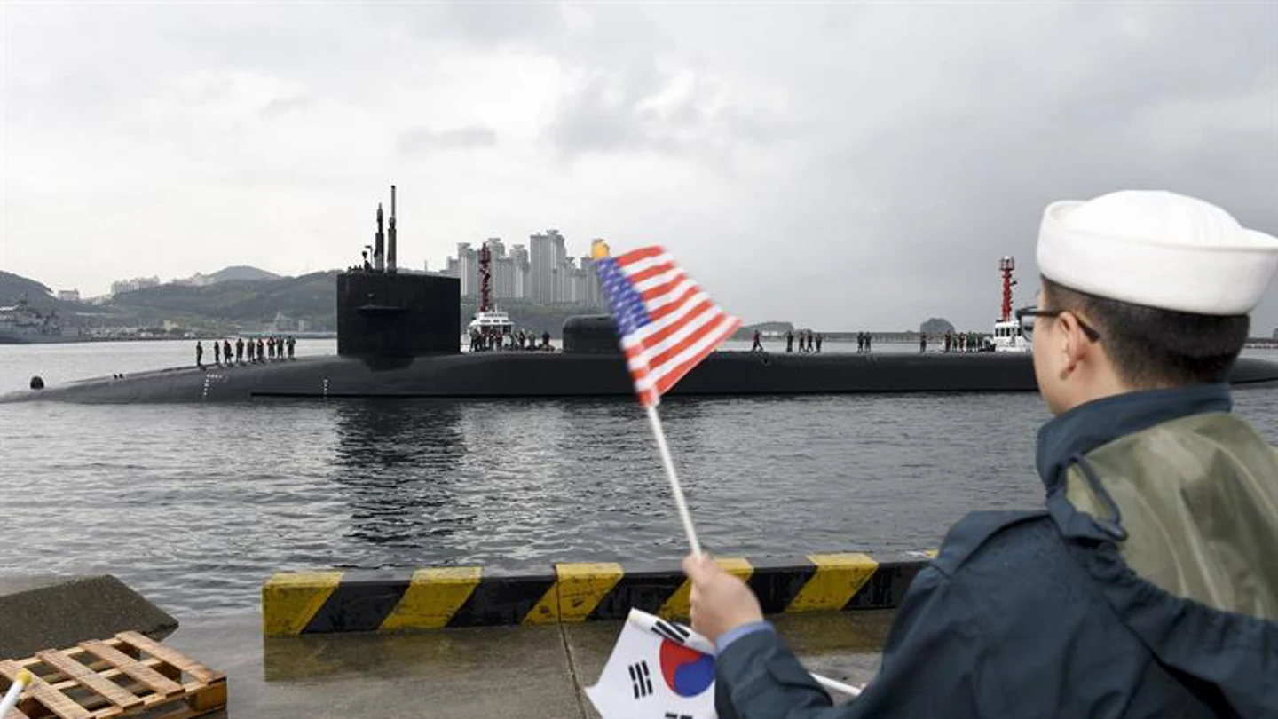 El submarino USS Michigan en Corea del Sur El submarino USS Michigan en Corea del Sur