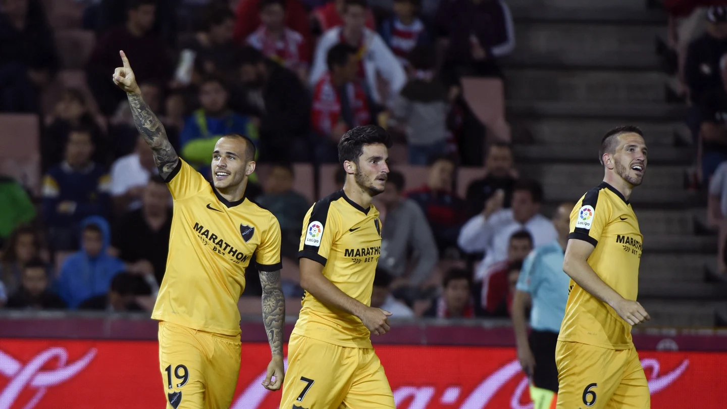 Sandro celebrando uno de sus goles Sandro celebrando uno de sus goles
