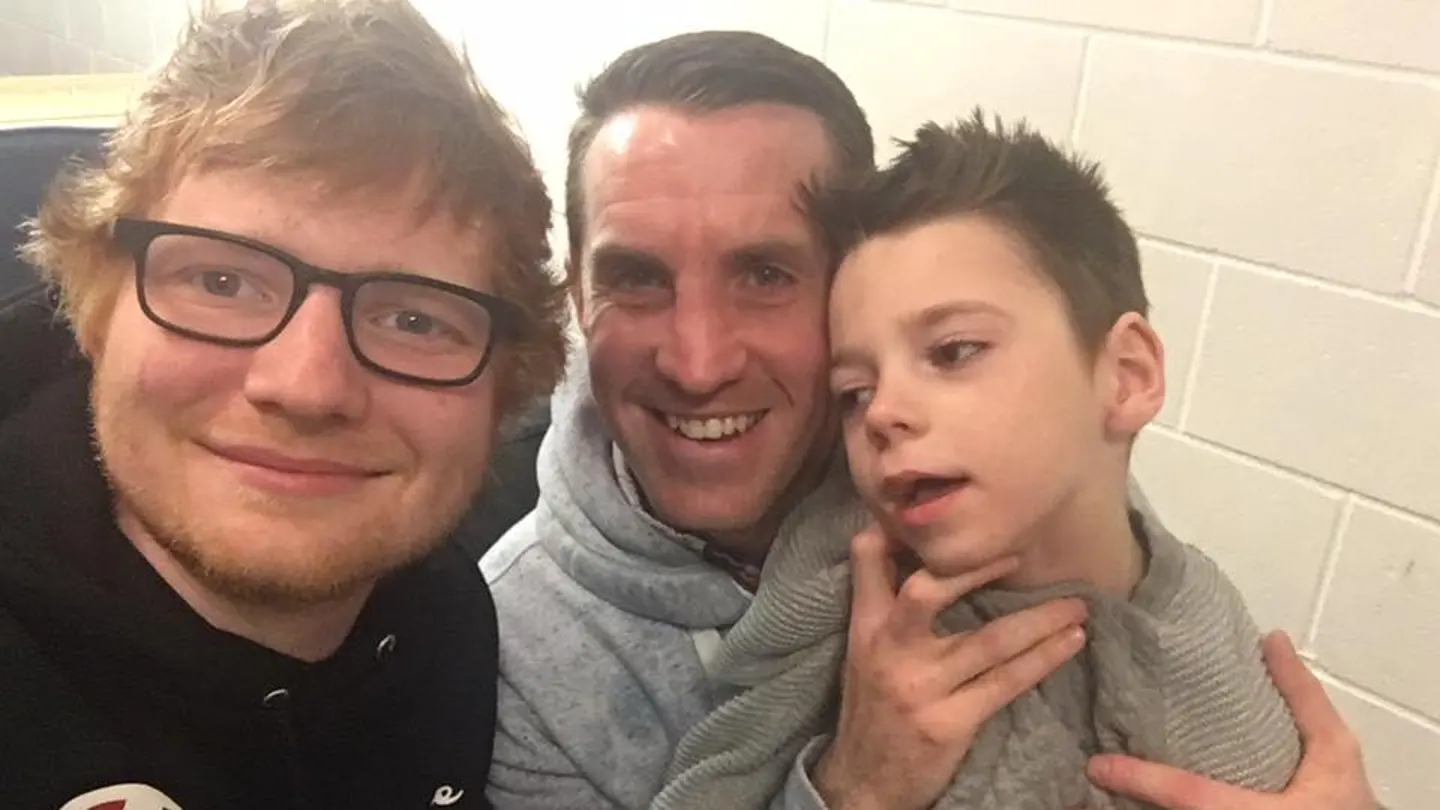 Ed Sheeran junto a Ollie Carroll Ed Sheeran junto a Ollie Carroll