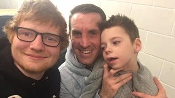 Ed Sheeran junto a Ollie Carroll