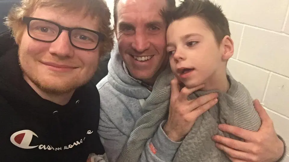 Ed Sheeran junto a Ollie Carroll