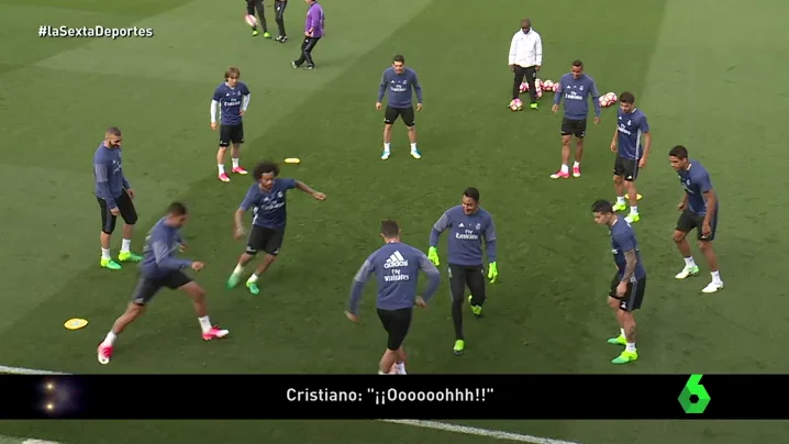 Frame 1.997511 de: ¡Alucina! La nueva genialidad de Cristiano Ronaldo en el entrenamiento del Real Madrid Frame 1.997511 de: ¡Alucina! La nueva genialidad de Cristiano Ronaldo en el entrenamiento del Real Madrid