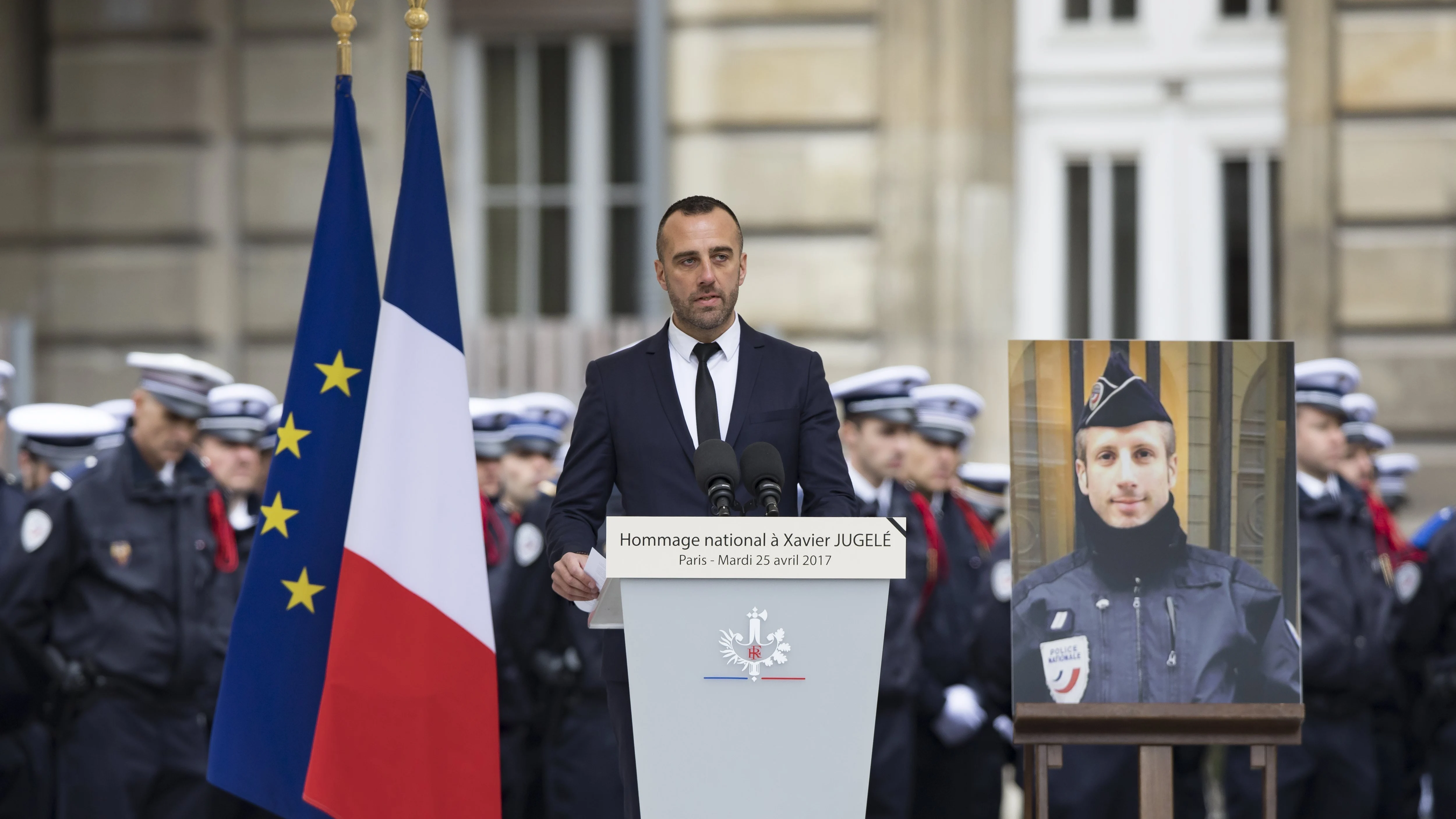 Etienne Cardiles rinde homenaje a su marido