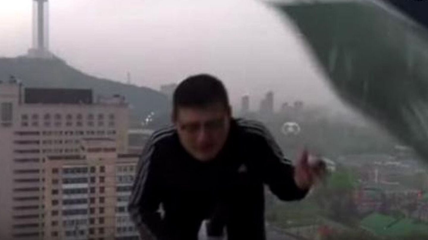 Reportero alcanzado por un rayo