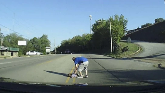Rescate de una menor tendida en el suelo Rescate de una menor tendida en el suelo
