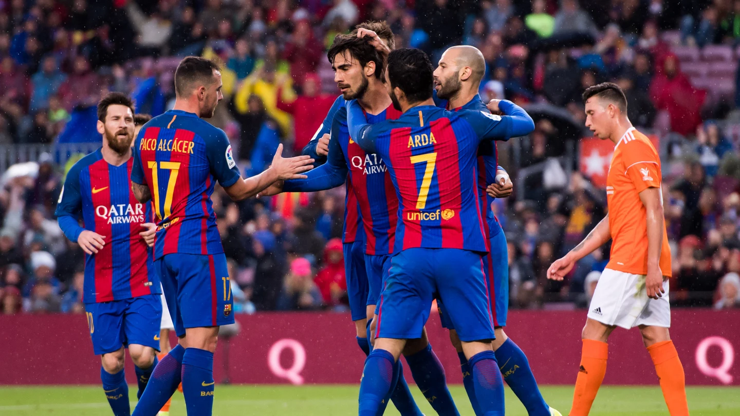 André Gomes es felicitado tras marcar un gol ante Osasuna André Gomes es felicitado tras marcar un gol ante Osasuna