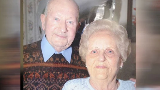 Con 96 y 97 años, Joyce y Frank posan juntos Con 96 y 97 años, Joyce y Frank posan juntos
