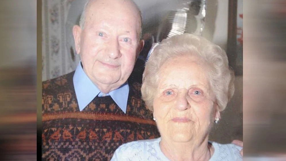 Con 96 y 97 años, Joyce y Frank posan juntos