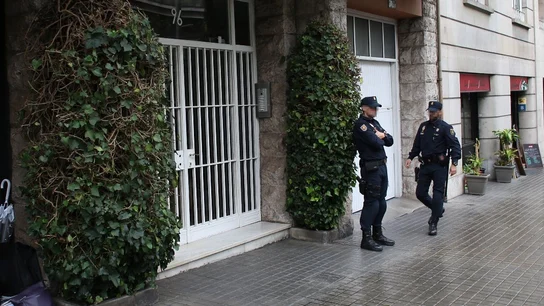 Policía a las puertas de la casa de Jordi Pujol Policía a las puertas de la casa de Jordi Pujol