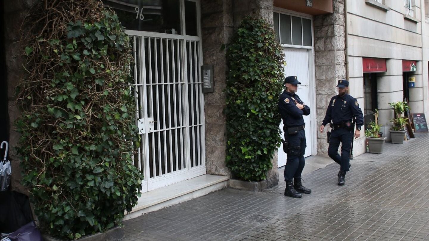 Polic&iacute;a a las puertas de la casa de Jordi Pujol