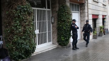 Policía a las puertas de la casa de Jordi Pujol